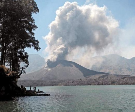 lombok volcano eruption nov 4 2015
